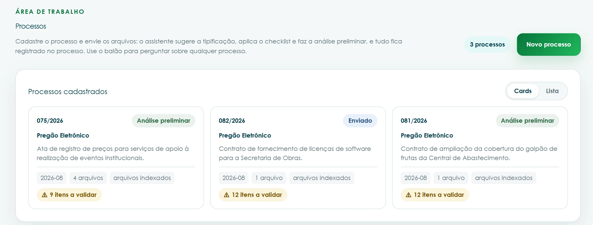 Tela de processos, com três processos de pregão eletrônico em análise preliminar e a contagem de itens a validar em cada um.